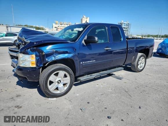 ✅ 2007 Chevrolet Silverado 1500 1LT • VIN: 2GCEC19J071733324 • Лот: 86729375. Опубликован ранее на Copart с пробегом 225 202 миль. Бесплатный доступ к архиву аукционных продаж из США и подробный отчёт об истории автомобиля на DreamBid. Изображение 1.