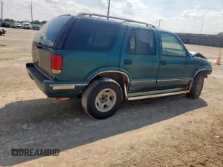 ✅ 1997 Chevrolet Blazer LS • VIN: 1GNCS13W3V2240627 • Lot: 67757765. Wystawiony na Copart z przebiegiem 218 953 mil. Bezpłatny archiwum sprzedaży aukcyjnych z USA i szczegółowy raport historii pojazdu na DreamBid. Zdjęcie 3.