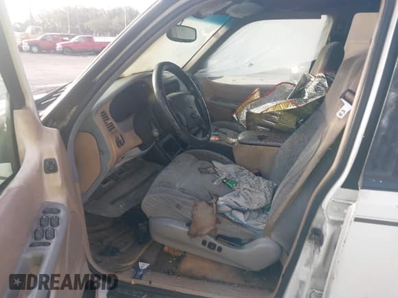 ✅ 1998 Ford Explorer XLT • VIN: 1FMZU32P9WZC01127 • Lot: 42310558. Wystawiony na IAAI z przebiegiem Nie podano. Bezpłatny archiwum sprzedaży aukcyjnych z USA i szczegółowy raport historii pojazdu na DreamBid. Zdjęcie 5.