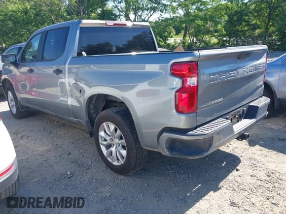 ✅ 2023 Chevrolet Silverado 1500 Custom • VIN: 1GCPABEK1PZ270250 • Lot: 42148020. Wystawiony na IAAI z przebiegiem 14 978 mil. Bezpłatny archiwum sprzedaży aukcyjnych z USA i szczegółowy raport historii pojazdu na DreamBid. Zdjęcie 3.