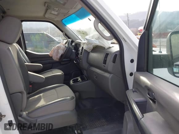 ✅ 2013 Nissan NV S • VIN: 1N6BF0KL1DN106560 • Lot: 41780379. Wystawiony na IAAI z przebiegiem 181 657 mil. Bezpłatny archiwum sprzedaży aukcyjnych z USA i szczegółowy raport historii pojazdu na DreamBid. Zdjęcie 5.