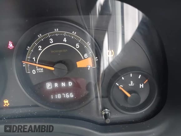 ✅ 2015 Jeep Patriot Latitude • VIN: 1C4NJPFA9FD413645 • Lot: 41633572. Wystawiony na IAAI z przebiegiem 118 766 mil. Bezpłatny archiwum sprzedaży aukcyjnych z USA i szczegółowy raport historii pojazdu na DreamBid. Zdjęcie 16.