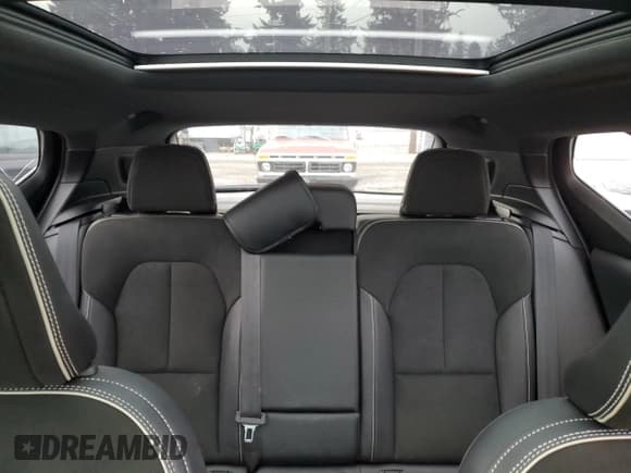 ✅ 2020 Volvo XC40 R-Design • VIN: YV4162UM3L2325100 • Lot: 90312665. Listed on Copart with 92,784 mi. Free auction sales archive from the USA and detailed vehicle history report at DreamBid. Image 10.