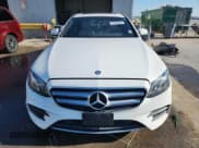 ✅ 2017 Mercedes-Benz E 300 Luxury • VIN: WDDZF4JB7HA052704 • Lot: 91880225. Wystawiony na Copart z przebiegiem Nie podano. Bezpłatny archiwum sprzedaży aukcyjnych z USA i szczegółowy raport historii pojazdu na DreamBid. Zdjęcie 5.
