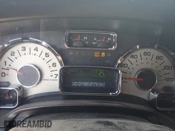 ✅ 2011 Ford Expedition XLT • VIN: 1FMJU1J51BEF06544 • Lot: 85472625. Wystawiony na Copart z przebiegiem 169 632 mil. Bezpłatny archiwum sprzedaży aukcyjnych z USA i szczegółowy raport historii pojazdu na DreamBid. Zdjęcie 9.