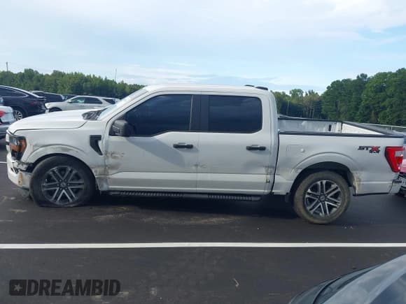 ✅ 2023 Ford F-150 XL • VIN: 1FTFW1E55PKF89824 • Lot: 42980967. Wystawiony na IAAI z przebiegiem 50 857 mil. Bezpłatny archiwum sprzedaży aukcyjnych z USA i szczegółowy raport historii pojazdu na DreamBid. Zdjęcie 14.