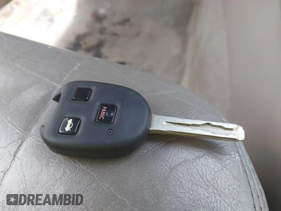 ✅ 2004 Lexus ES 350 • VIN: JTHBA30G345032999 • Lot: 42234905. Listed on IAAI with 117,802 mi. Free auction sales archive from the USA and detailed vehicle history report at DreamBid. Image 11.