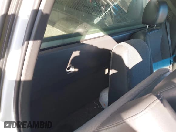 ✅ 2004 Chevrolet Silverado 1500 Work Truck • VIN: 1GCEC14X94Z293893 • Lot: 43321326. Wystawiony na IAAI z przebiegiem 174 845 mil. Bezpłatny archiwum sprzedaży aukcyjnych z USA i szczegółowy raport historii pojazdu na DreamBid. Zdjęcie 8.