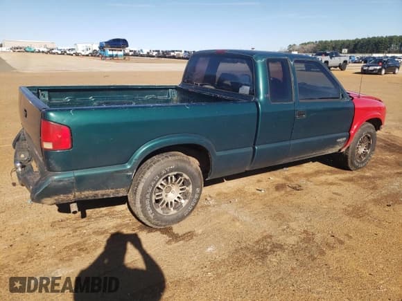 ✅ 1996 Chevrolet S-10 LS • VIN: 1GCCS19X5T8135462 • Лот: 86870024. Опубликован ранее на Copart с пробегом 217 521 миль. Бесплатный доступ к архиву аукционных продаж из США и подробный отчёт об истории автомобиля на DreamBid. Изображение 3.