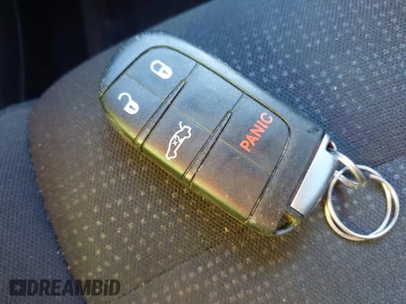 ✅ 2016 Chrysler 200 Limited Platinum • VIN: 1C3CCCAG9GN144259 • Lot: 41384707. Wystawiony na IAAI z przebiegiem 122 517 mil. Bezpłatny archiwum sprzedaży aukcyjnych z USA i szczegółowy raport historii pojazdu na DreamBid. Zdjęcie 11.