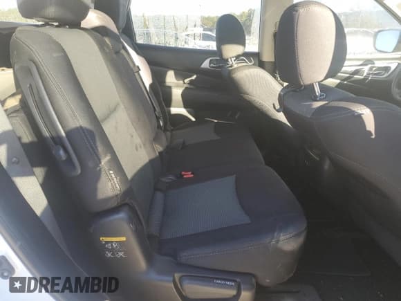 ✅ 2019 Nissan Pathfinder S • VIN: 5N1DR2MN2KC585086 • Lot: 82198535. Wystawiony na Copart z przebiegiem 129 632 mil. Bezpłatny archiwum sprzedaży aukcyjnych z USA i szczegółowy raport historii pojazdu na DreamBid. Zdjęcie 11.