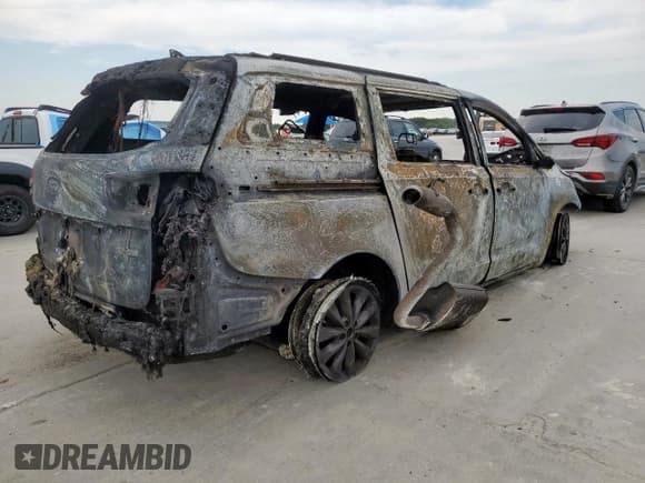 ✅ 2017 Kia Sedona EX • VIN: KNDMC5C1XH6343238 • Lot: 68551475. Listed on Copart with Not provided. Free auction sales archive from the USA and detailed vehicle history report at DreamBid. Image 3.