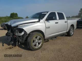 2018 Ram 1500 Express z VIN 1C6RR7KG4JS293592, wystawiony jako Copart lot #66250155 z przebiegiem 125 069 mil mil oraz Szkoda całkowita • Salvage title. Historia ofert i sprzedaży dostępna na DreamBid. Obrazek 1.
