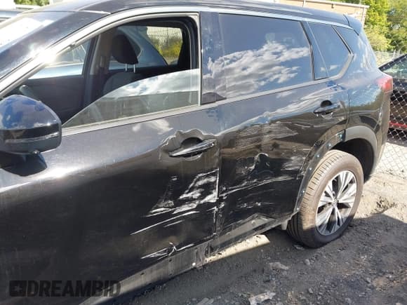 ✅ 2021 Nissan Rogue SV • VIN: JN8AT3BB8MW214494 • Lot: 43070179. Wystawiony na IAAI z przebiegiem 35 377 mil. Bezpłatny archiwum sprzedaży aukcyjnych z USA i szczegółowy raport historii pojazdu na DreamBid. Zdjęcie 6.