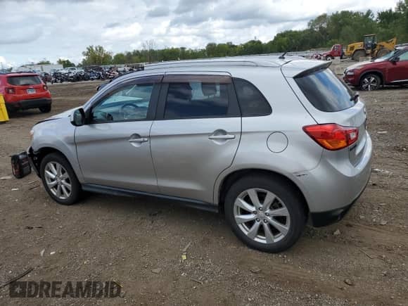 2014 Mitsubishi Outlander ES with VIN 4A4AR3AU2EE018225, listed as a Copart auction lot 81813845 with 114,716 mi miles and Salvage title. Bid and sale history available at DreamBid. Image 2.