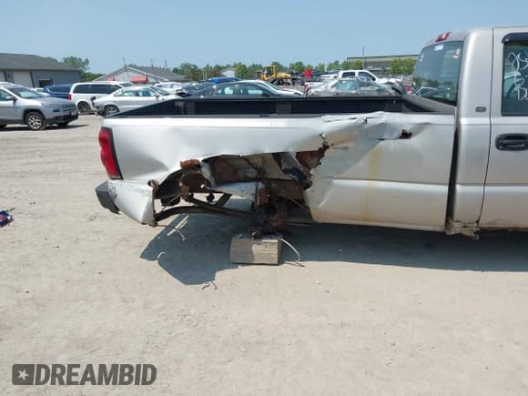 ✅ 2005 Chevrolet Silverado 1500 Work Truck • VIN: 1GCEC14X75Z136767 • Lot: 42467837. Listed on IAAI with 214,418 mi. Free auction sales archive from the USA and detailed vehicle history report at DreamBid. Image 6.