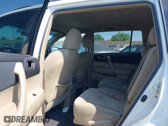 ✅ 2013 Toyota Highlander • VIN: 5TDZK3EH7DS128272 • Lot: 42735089. Listed on IAAI with 179,739 mi. Free auction sales archive from the USA and detailed vehicle history report at DreamBid. Image 8.
