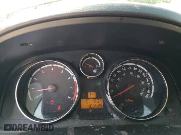 2008 Saturn VUE XR z VIN 3GSCL53748S638738, wystawiony jako Copart lot #61835234 z przebiegiem 166 486 mil mil oraz Nie do naprawy • Non repairable. Historia ofert i sprzedaży dostępna na DreamBid. Obrazek 9.