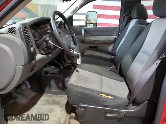 2009 Chevrolet Silverado 3500HD SRW Work Truck с VIN 1GCHK74609E133412, выставлен на аукционе Copart как лот 69306035 с пробегом 153 143 миль миль и Списание • Salvage title. История ставок и продаж доступна на DreamBid. Изображение 7.