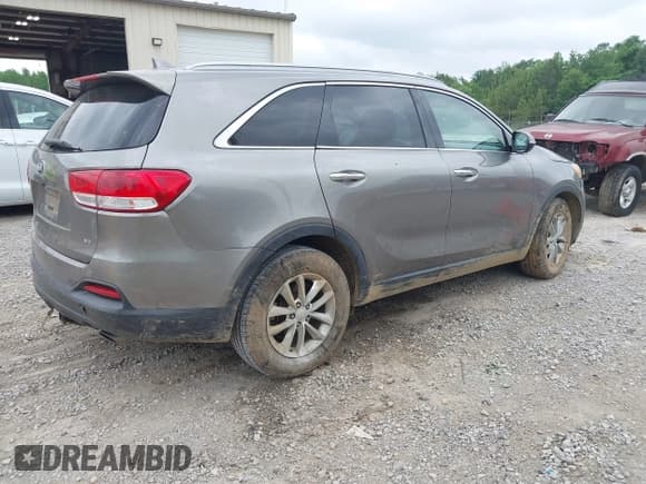 ✅ 2016 Kia Sorento LX • VIN: 5XYPG4A58GG010789 • Lot: 42290618. Listed on IAAI with 163,053 mi. Free auction sales archive from the USA and detailed vehicle history report at DreamBid. Image 4.