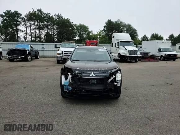 2024 Mitsubishi Outlander SEL with VIN JA4J4WA82RZ073843, listed as a Copart auction lot 81331465 with 10,233 mi miles and Salvage title. Bid and sale history available at DreamBid. Image 15.