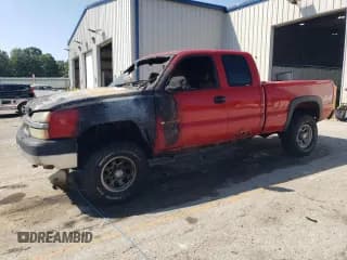 ✅ 2004 Chevrolet Silverado 2500HD LS • VIN: 1GCHK29U84E323980 • Lot: 67465825. Wystawiony na Copart z przebiegiem Nie podano. Bezpłatny archiwum sprzedaży aukcyjnych z USA i szczegółowy raport historii pojazdu na DreamBid. Zdjęcie 1.