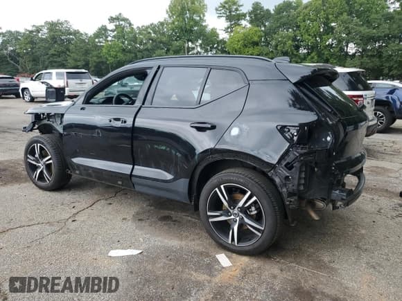 ✅ 2022 Volvo XC40 R-Design • VIN: YV4162UM7N2769504 • Lot: 69585735. Wystawiony na Copart z przebiegiem 37 041 mil. Bezpłatny archiwum sprzedaży aukcyjnych z USA i szczegółowy raport historii pojazdu na DreamBid. Zdjęcie 2.