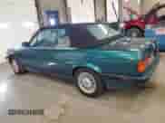 1993 BMW 3 Series z VIN WBABB1316PEC06496, wystawiony jako Copart lot #90220405 z przebiegiem 149 424 mil mil oraz Nie do naprawy • Non repairable. Historia ofert i sprzedaży dostępna na DreamBid. Obrazek 2.
