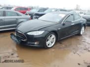 ✅ 2015 Tesla Model S 85D • VIN: 5YJSA1H29FFP73710 • Lot: 43775695. Wystawiony na IAAI z przebiegiem 137 483 mil. Bezpłatny archiwum sprzedaży aukcyjnych z USA i szczegółowy raport historii pojazdu na DreamBid. Zdjęcie 2.