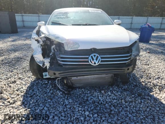 ✅ 2014 Volkswagen Passat S • VIN: 1VWAT7A33EC111979 • Lot: 92721965. Listed on Copart with 122,178 mi. Free auction sales archive from the USA and detailed vehicle history report at DreamBid. Image 5.