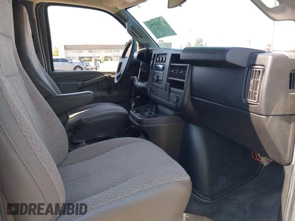 ✅ 2017 GMC Savana Cargo • VIN: 1GTW7AFF7H1907745 • Lot: 42765791. Listed on IAAI with 80,060 mi. Free auction sales archive from the USA and detailed vehicle history report at DreamBid. Image 5.