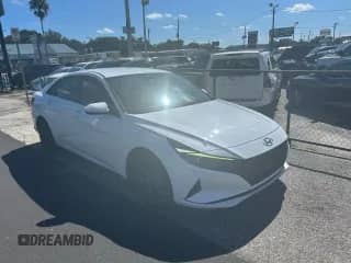 2021 Hyundai Elantra SEL z VIN 5NPLM4AG2MH026998, wystawiony jako Copart lot #89510525 z przebiegiem 57 121 mil mil oraz Czysty tytuł • Clean title. Historia ofert i sprzedaży dostępna na DreamBid. Obrazek 1.