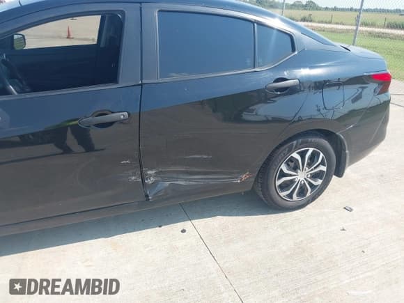 ✅ 2020 Nissan Versa S • VIN: 3N1CN8DV6LL905131 • Lot: 43236622. Wystawiony na IAAI z przebiegiem 66 283 mil. Bezpłatny archiwum sprzedaży aukcyjnych z USA i szczegółowy raport historii pojazdu na DreamBid. Zdjęcie 6.
