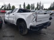 ✅ 2022 Chevrolet Silverado 1500 LT Trail Boss • VIN: 3GCUDFED0NG647859 • Lot: 42234833. Wystawiony na IAAI z przebiegiem Nie podano. Bezpłatny archiwum sprzedaży aukcyjnych z USA i szczegółowy raport historii pojazdu na DreamBid. Zdjęcie 3.
