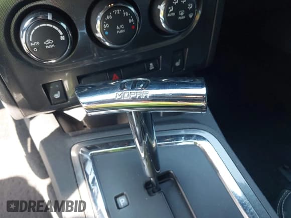 ✅ 2011 Dodge Challenger • VIN: 2B3CJ4DG9BH588196 • Lot: 43375914. Wystawiony na IAAI z przebiegiem 191 361 mil. Bezpłatny archiwum sprzedaży aukcyjnych z USA i szczegółowy raport historii pojazdu na DreamBid. Zdjęcie 18.