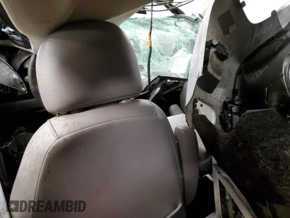 ✅ 2006 Saturn VUE • VIN: 5GZCZ63466S820373 • Lot: 48505805. Wystawiony na Copart z przebiegiem Nie podano. Bezpłatny archiwum sprzedaży aukcyjnych z USA i szczegółowy raport historii pojazdu na DreamBid. Zdjęcie 8.