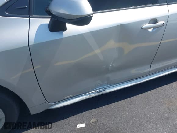 ✅ 2023 Toyota Corolla Hybrid LE • VIN: JTDBCMFE0P3021742 • Лот: 42342605. Опубликован ранее на IAAI с пробегом 29 594 миль. Бесплатный доступ к архиву аукционных продаж из США и подробный отчёт об истории автомобиля на DreamBid. Изображение 18.