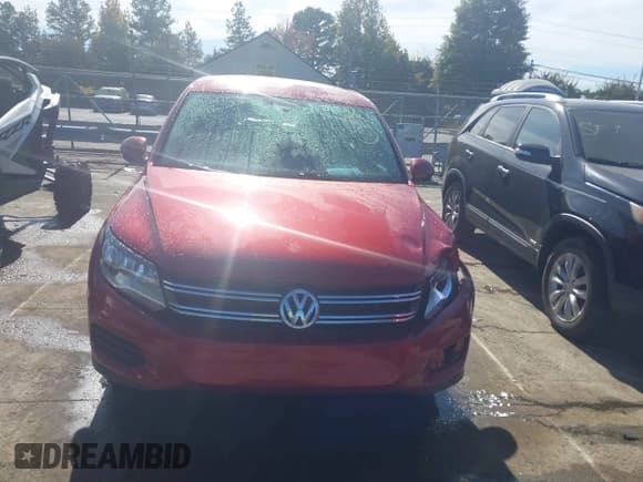 ✅ 2014 Volkswagen Tiguan S • VIN: WVGAV3AX2EW050613 • Lot: 43541966. Wystawiony na IAAI z przebiegiem 101 905 mil. Bezpłatny archiwum sprzedaży aukcyjnych z USA i szczegółowy raport historii pojazdu na DreamBid. Zdjęcie 12.