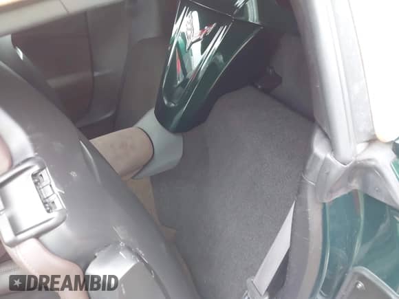 2014 Chevrolet Corvette Z51 3LT z VIN 1G1YM3D70E5400451, wystawiony jako IAAI lot #42990225 z przebiegiem Nie podano mil oraz . Historia ofert i sprzedaży dostępna na DreamBid. Obrazek 8.