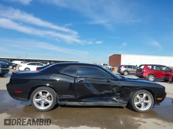 ✅ 2013 Dodge Challenger R/T • VIN: 2C3CDYBT2DH575360 • Lot: 41319042. Wystawiony na IAAI z przebiegiem 173 695 mil. Bezpłatny archiwum sprzedaży aukcyjnych z USA i szczegółowy raport historii pojazdu na DreamBid. Zdjęcie 13.