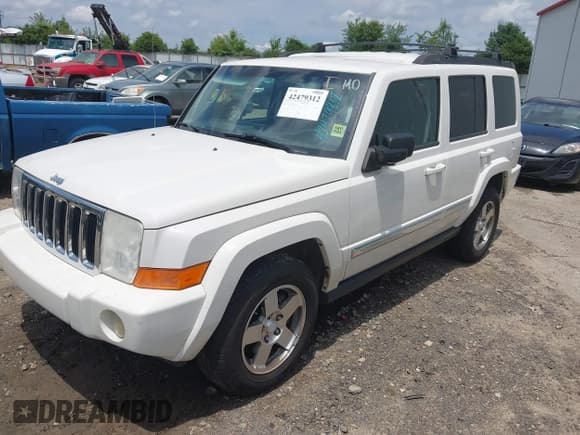 ✅ 2010 Jeep Commander Sport • VIN: 1J4RG4GK7AC127808 • Lot: 42479312. Listed on IAAI with 161,385 mi. Free auction sales archive from the USA and detailed vehicle history report at DreamBid. Image 2.