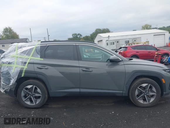 ✅ 2025 Hyundai Tucson SEL • VIN: 5NMJBCDE3SH460763 • Lot: 43285587. Wystawiony na IAAI z przebiegiem 13 251 mil. Bezpłatny archiwum sprzedaży aukcyjnych z USA i szczegółowy raport historii pojazdu na DreamBid. Zdjęcie 13.