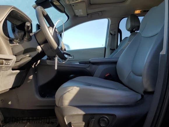 ✅ 2022 Toyota Sienna XLE • VIN: 5TDJRKECXNS122264 • Lot: 82003235. Listed on Copart with 45,711 mi. Free auction sales archive from the USA and detailed vehicle history report at DreamBid. Image 7.