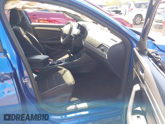 ✅ 2022 Volkswagen Jetta Sport • VIN: 3VWAM7BUXNM028150 • Lot: 43224634. Wystawiony na IAAI z przebiegiem 54 006 mil. Bezpłatny archiwum sprzedaży aukcyjnych z USA i szczegółowy raport historii pojazdu na DreamBid. Zdjęcie 5.