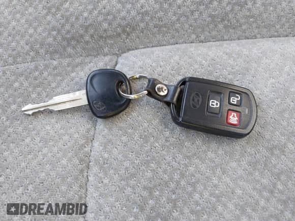 2005 Hyundai Santa Fe GLS z VIN KM8SC73D25U983704, wystawiony jako IAAI lot #41411428 z przebiegiem 116 563 mil mil oraz . Historia ofert i sprzedaży dostępna na DreamBid. Obrazek 11.