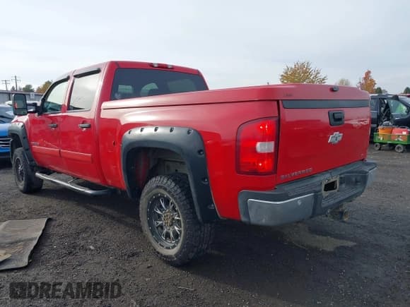 ✅ 2007 Chevrolet Silverado 2500HD 1LT • VIN: 1GCHK23K17F554354 • Lot: 43654730. Wystawiony na IAAI z przebiegiem 260 861 mil. Bezpłatny archiwum sprzedaży aukcyjnych z USA i szczegółowy raport historii pojazdu na DreamBid. Zdjęcie 3.