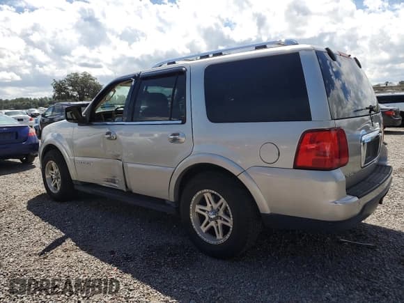 ✅ 2005 Lincoln Navigator Luxury • VIN: 5LMFU27575LJ20033 • Лот: 80943285. Опубликован ранее на Copart с пробегом 110 645 миль. Бесплатный доступ к архиву аукционных продаж из США и подробный отчёт об истории автомобиля на DreamBid. Изображение 2.