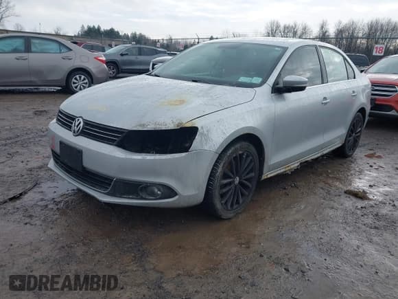 ✅ 2011 Volkswagen Jetta SEL • VIN: 3VWLZ7AJ4BM354653 • Лот: 41058793. Опубликован ранее на IAAI с пробегом 324 833 миль. Бесплатный доступ к архиву аукционных продаж из США и подробный отчёт об истории автомобиля на DreamBid. Изображение 2.