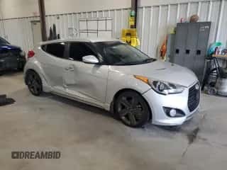 2014 Hyundai Veloster Turbo z VIN KMHTC6AE2EU208474, wystawiony jako Copart lot #65442584 z przebiegiem 57 596 mil mil oraz Szkoda całkowita • Salvage title. Historia ofert i sprzedaży dostępna na DreamBid. Obrazek 4.