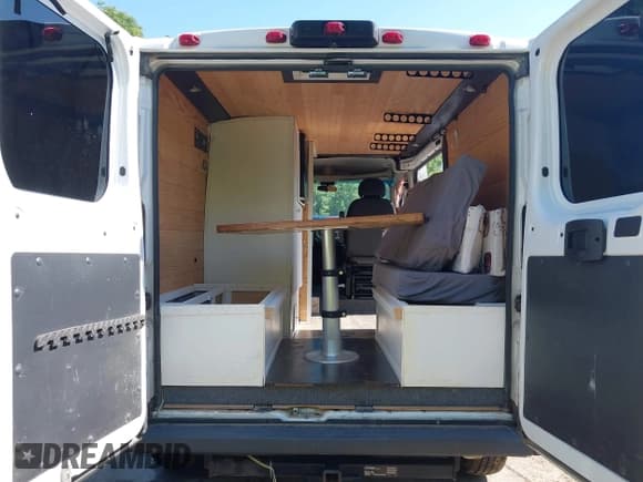 ✅ 2016 Ram ProMaster Cargo • VIN: 3C6TRVAGXGE132994 • Lot: 42539575. Wystawiony na IAAI z przebiegiem 137 233 mil. Bezpłatny archiwum sprzedaży aukcyjnych z USA i szczegółowy raport historii pojazdu na DreamBid. Zdjęcie 18.